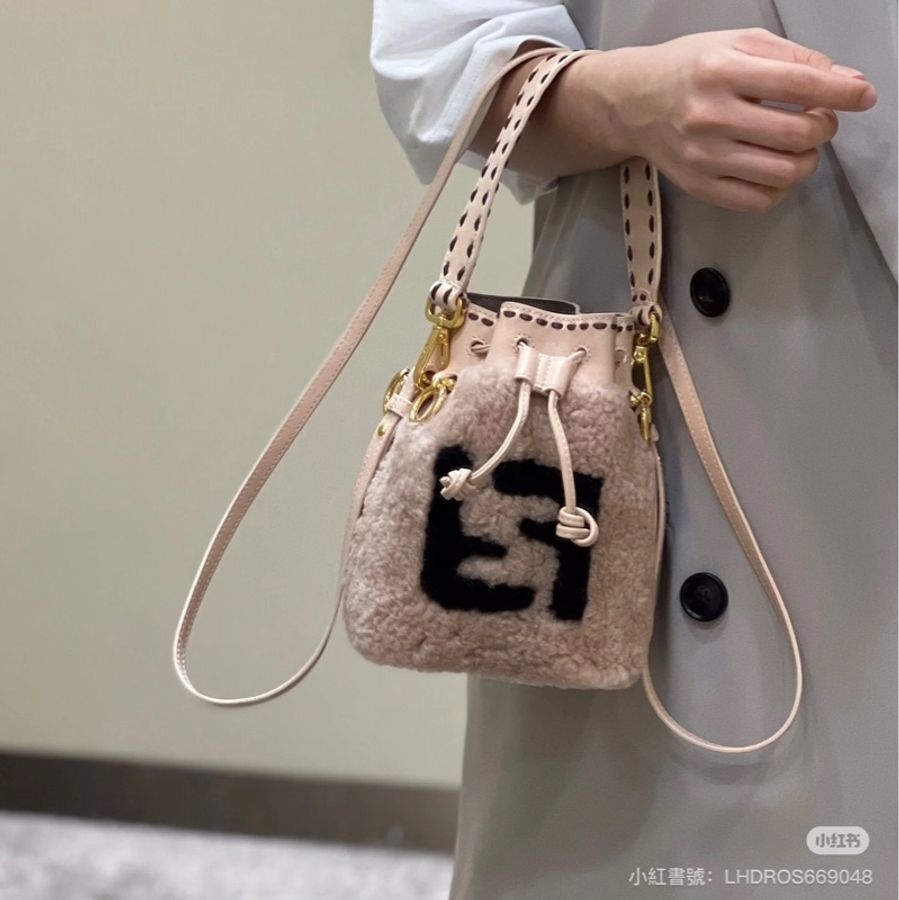 超可愛❤️99新✨ #Fendi #芬迪 #水桶包 #mini #毛茸茸-3
