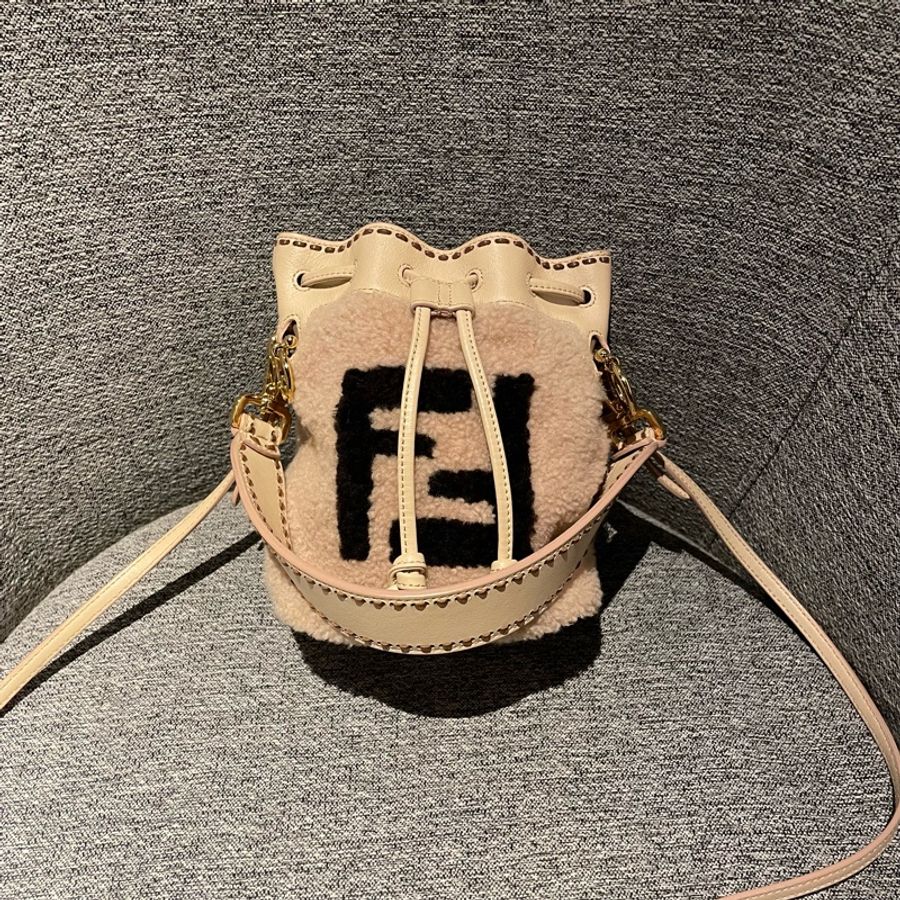 超可愛❤️99新✨ #Fendi #芬迪 #水桶包 #mini #毛茸茸-4