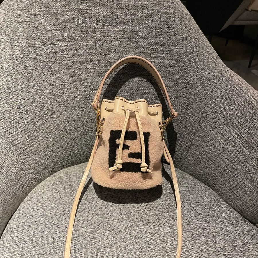超可愛❤️99新✨ #Fendi #芬迪 #水桶包 #mini #毛茸茸-5