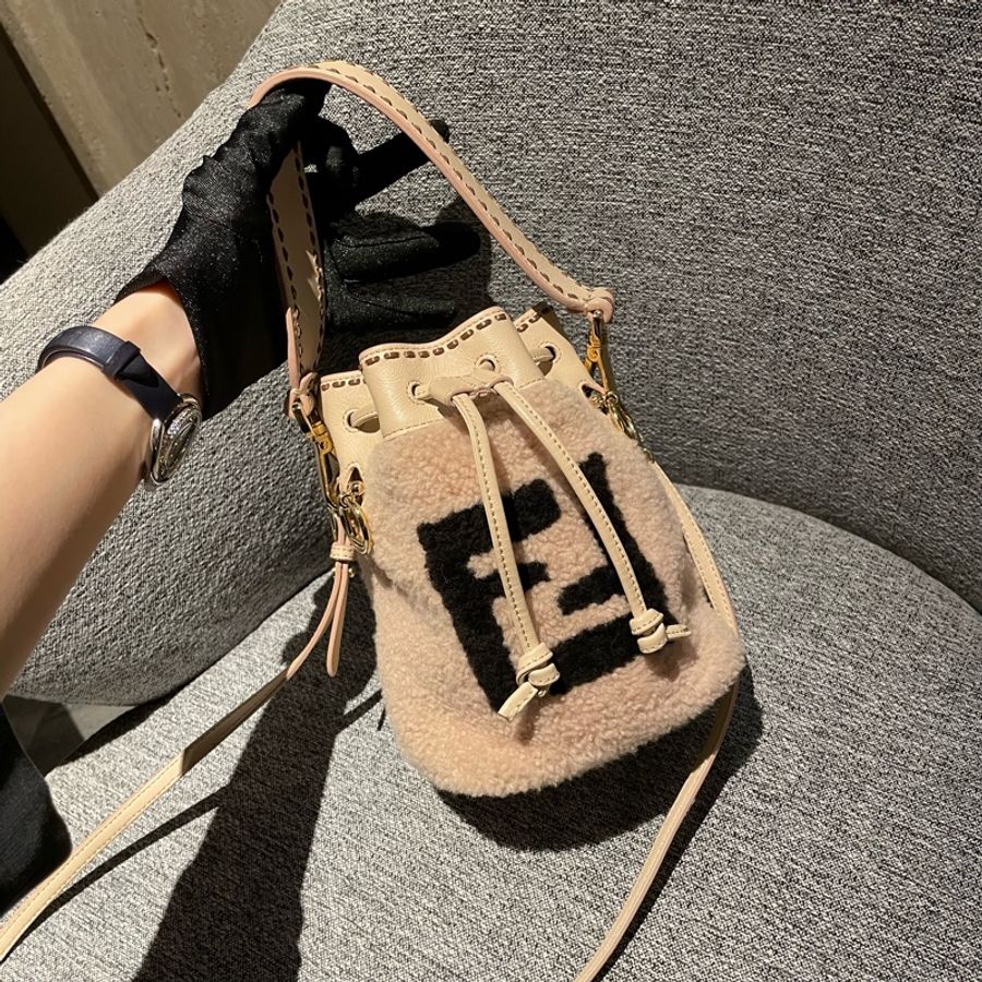 超可愛❤️99新✨ #Fendi #芬迪 #水桶包 #mini #毛茸茸-6