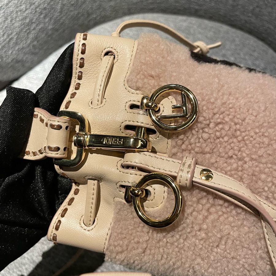 超可愛❤️99新✨ #Fendi #芬迪 #水桶包 #mini #毛茸茸-10