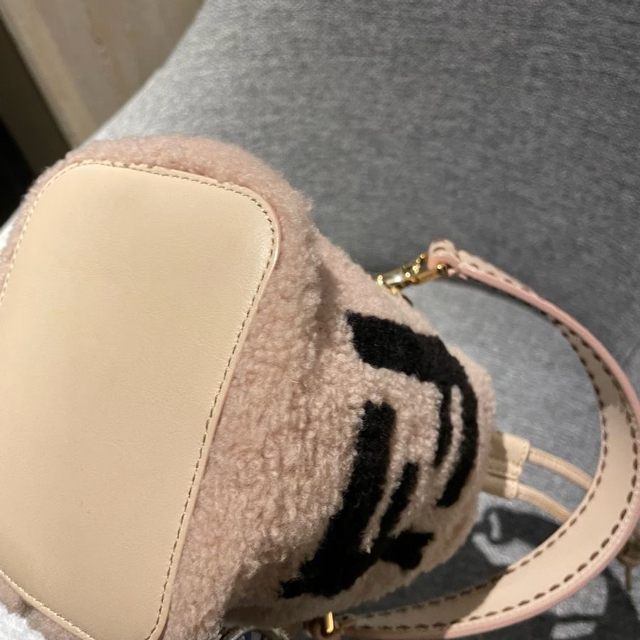 超可愛❤️99新✨ #Fendi #芬迪 #水桶包 #mini #毛茸茸-18