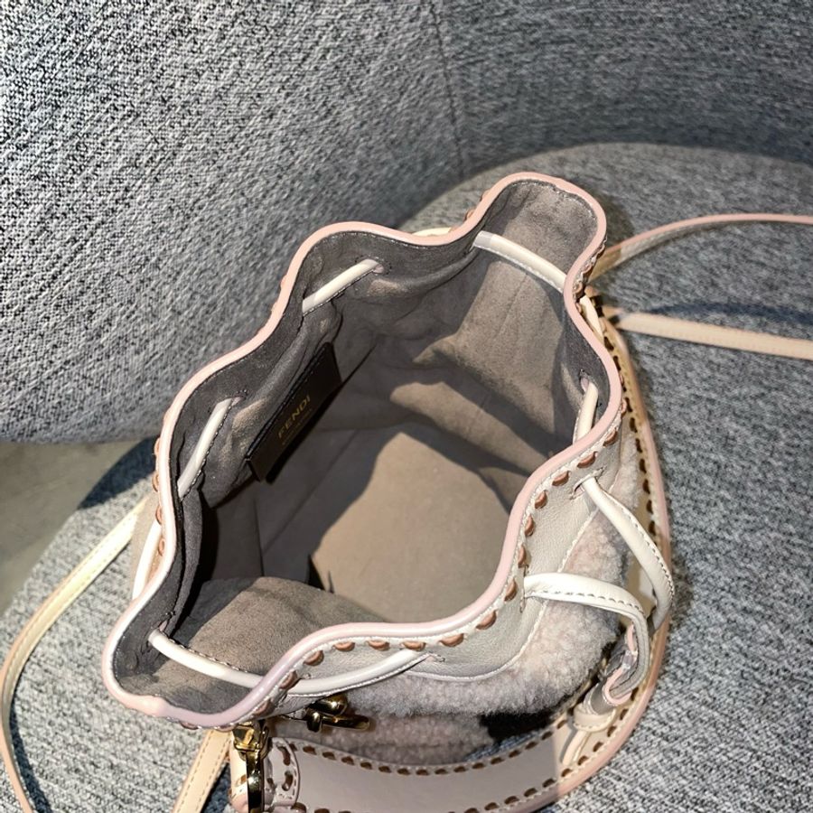 超可愛❤️99新✨ #Fendi #芬迪 #水桶包 #mini #毛茸茸-23