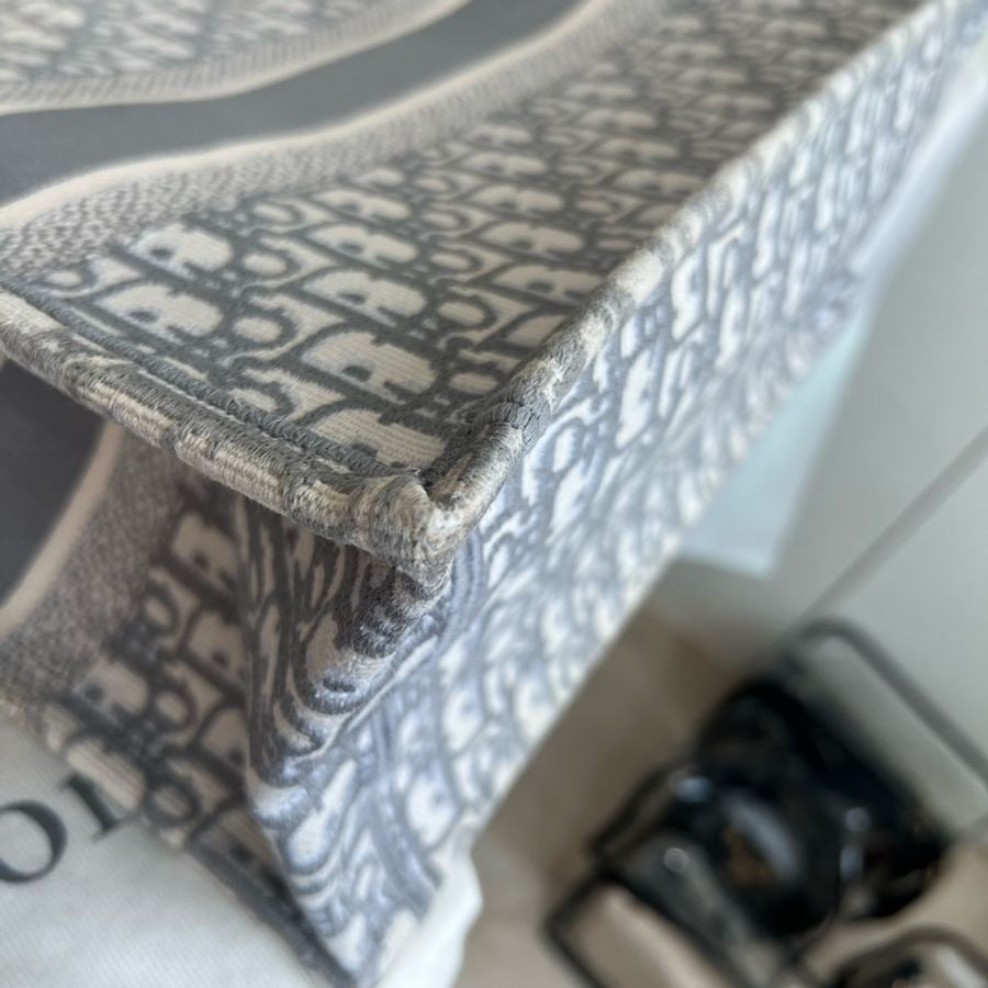 ෆ Dior book tote大象灰色中號🩶Angela baby同款-16