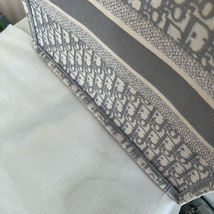 ෆ Dior book tote大象灰色中號🩶Angela baby同款-31