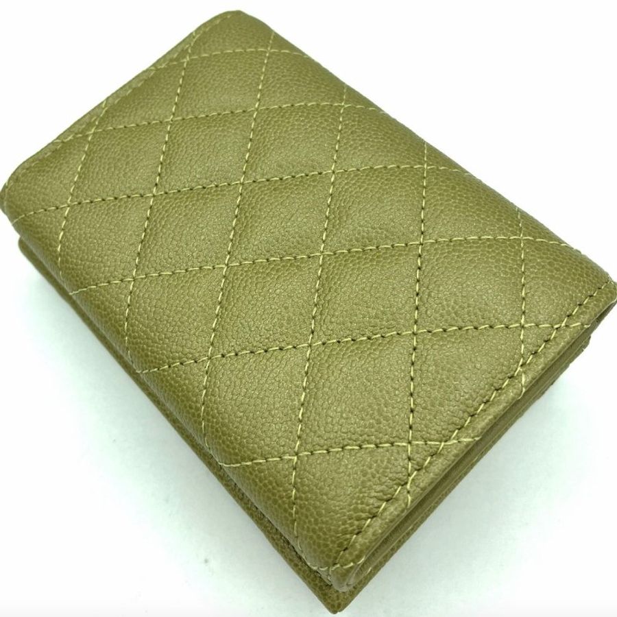 【Chanel冷門色二手】Chanel Boy 三折迷你皮夾 魚子醬皮 卡其色 金釦 抹茶色-2