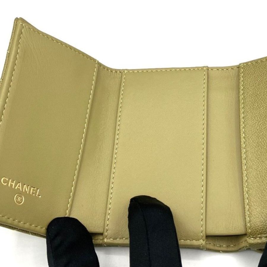 【Chanel冷門色二手】Chanel Boy 三折迷你皮夾 魚子醬皮 卡其色 金釦 抹茶色-3