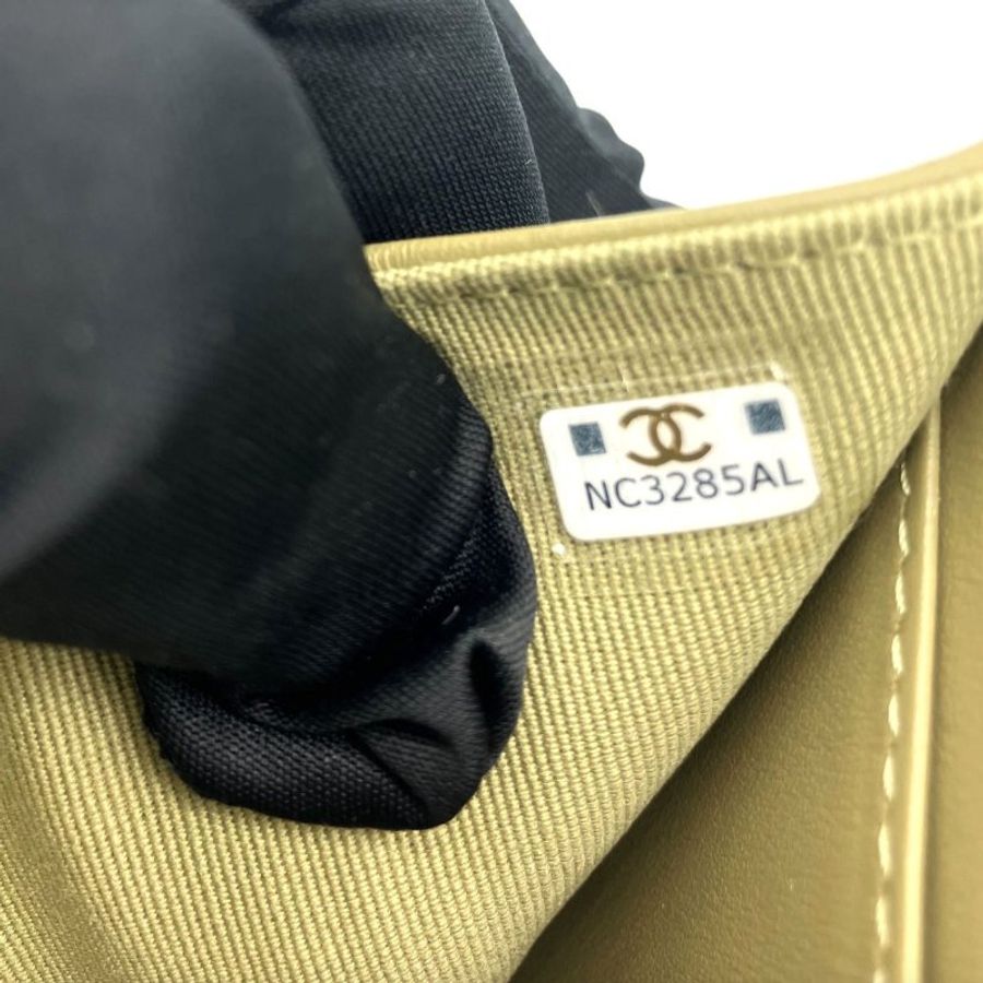 【Chanel冷門色二手】Chanel Boy 三折迷你皮夾 魚子醬皮 卡其色 金釦 抹茶色-7