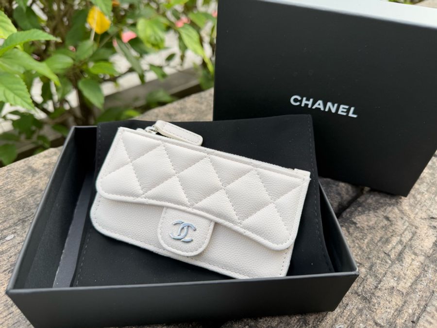 全新CHANEL白色CF款銀釦拉鏈卡片零錢包AP2570-1