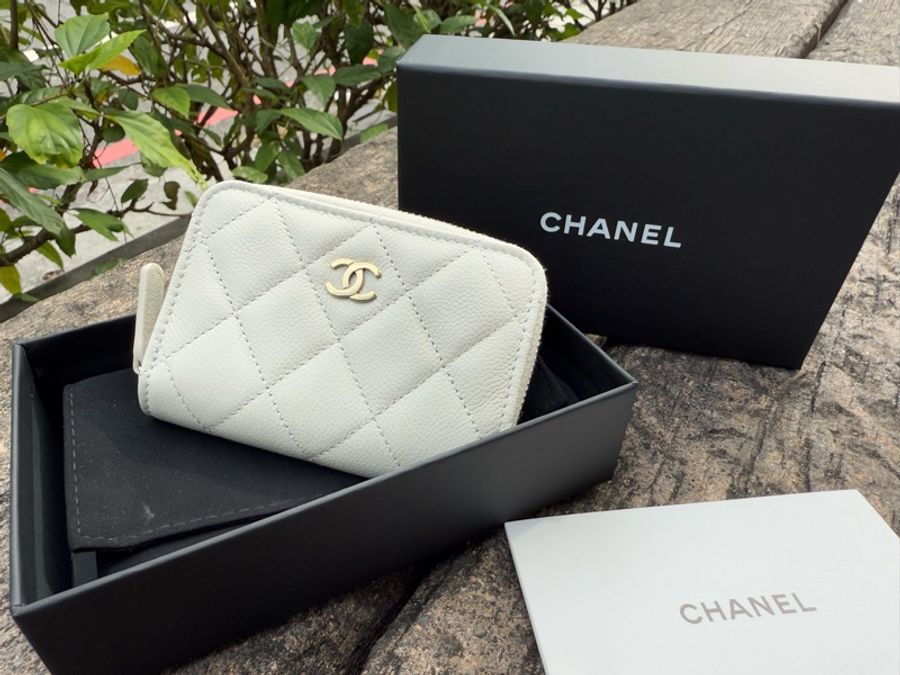 全新CHANEL香奈兒 AP0216 淺灰色金扣ㄇ字拉鍊三層零錢包-1