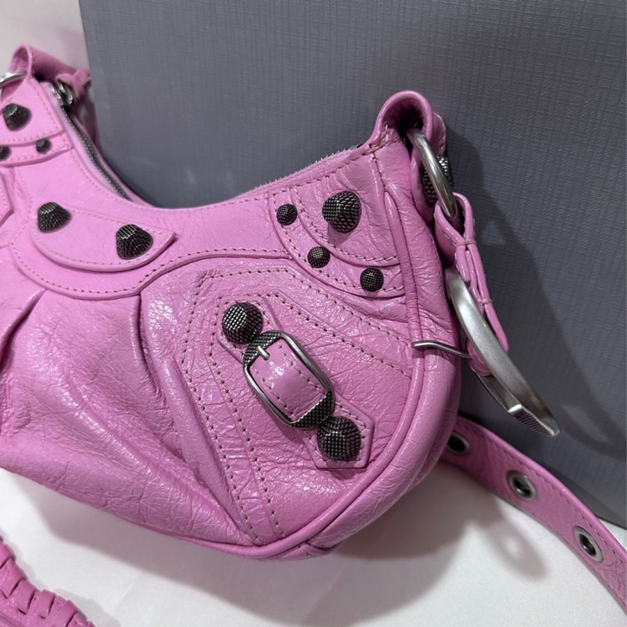 Balenciaga LeCagole月牙包XS 粉色🌸-3
