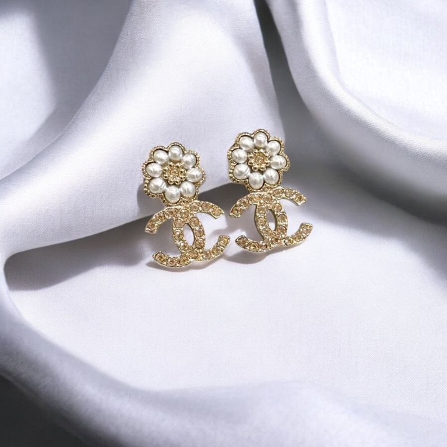 CHANEL 經典水鑽雙C LOGO花朵耳環-1