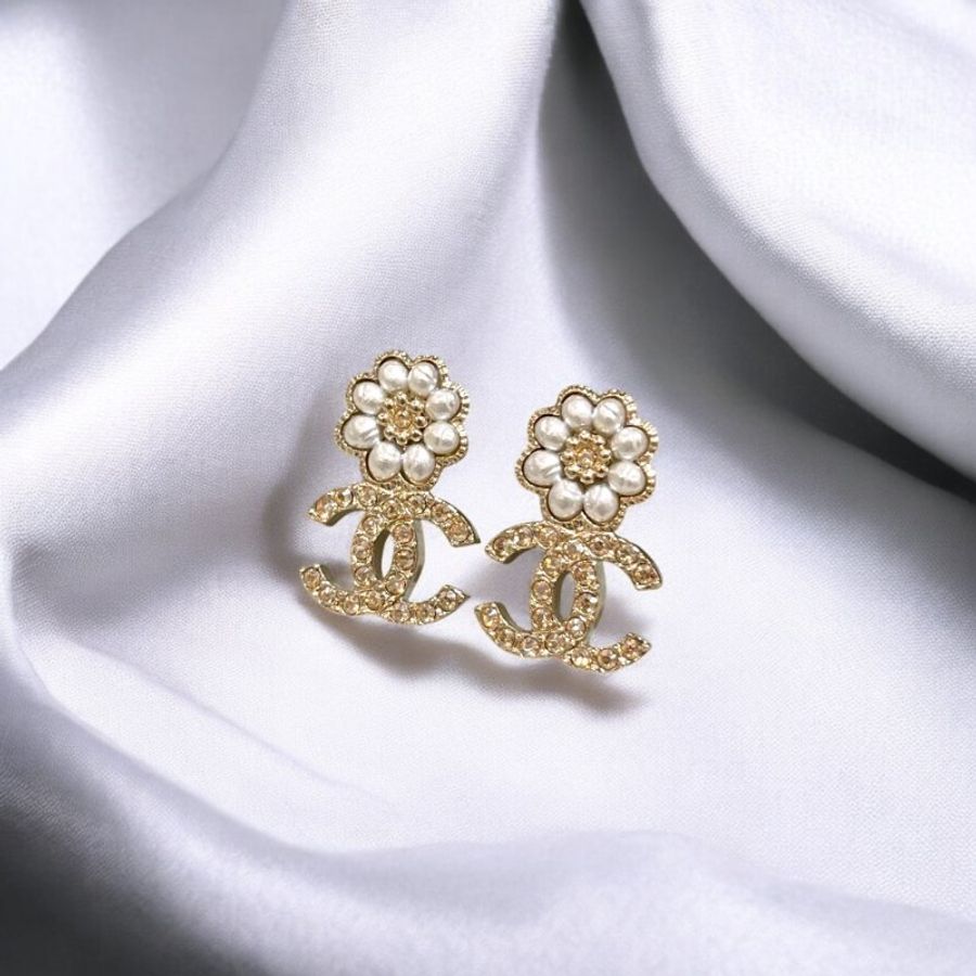 CHANEL 經典水鑽雙C LOGO花朵耳環-2