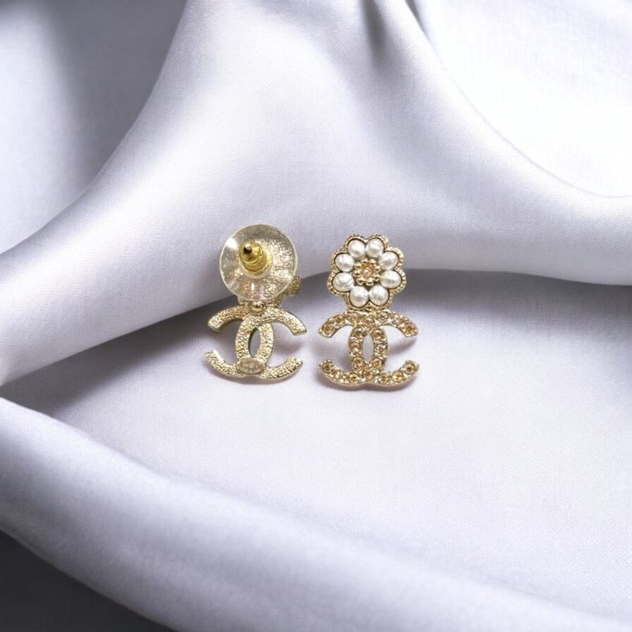 CHANEL 經典水鑽雙C LOGO花朵耳環-3