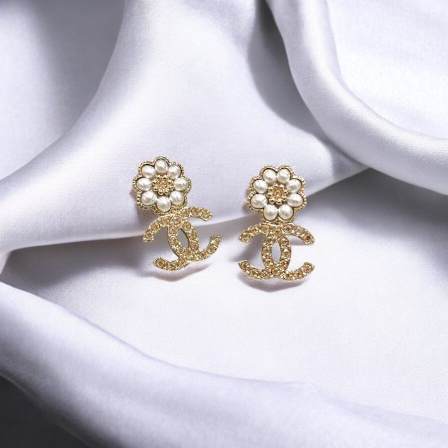 CHANEL 經典水鑽雙C LOGO花朵耳環-4