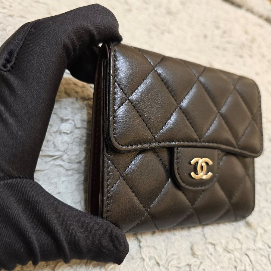 🎊斷捨離出清🎊Chanel 香奈兒 黑銀羊皮三折錢包 短夾-3