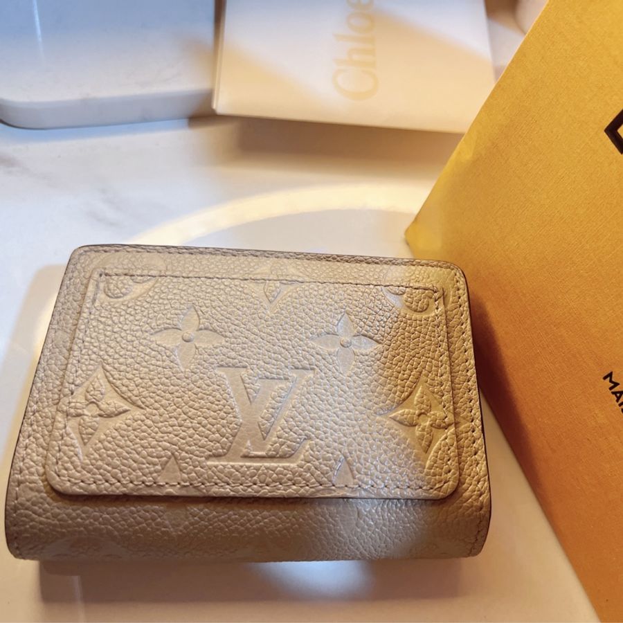 LV牛皮短夾 奶茶色 專櫃大全配-0