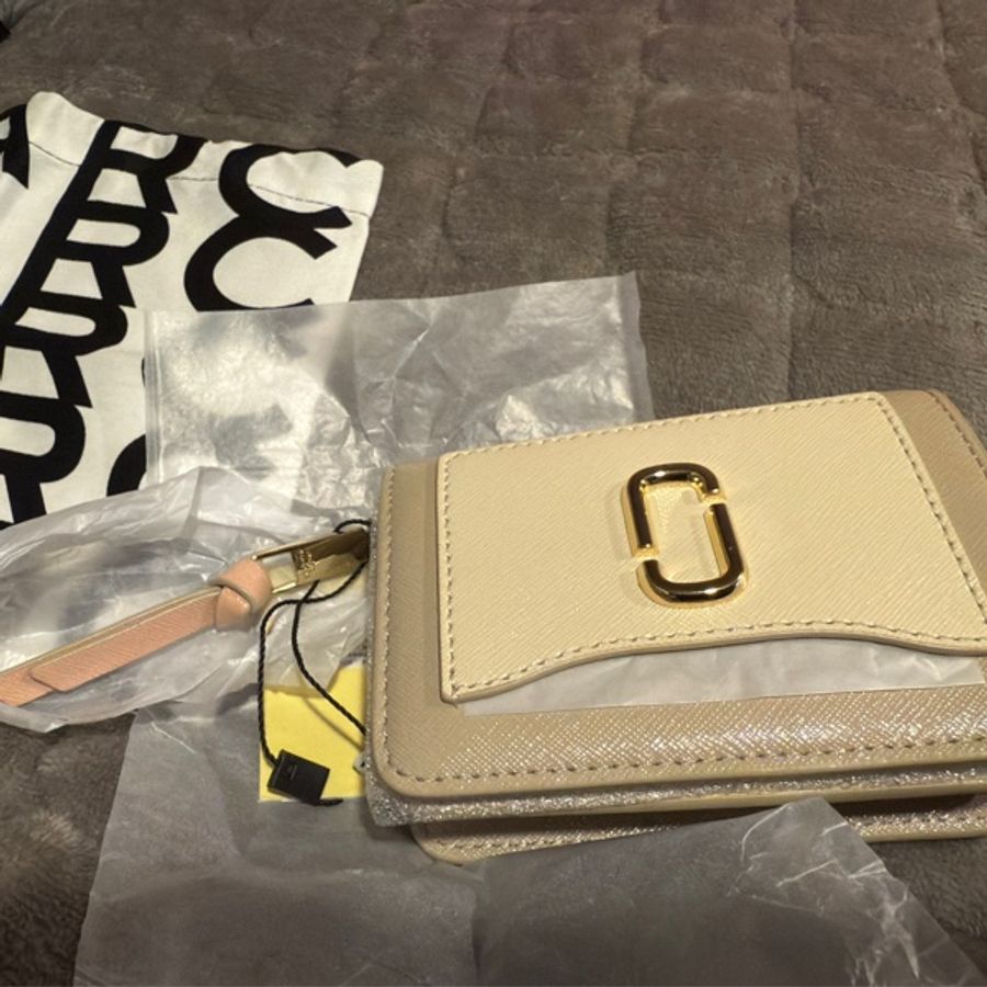 「限時優惠活動」MARC JACOBS 防刮撞色對開拉鍊短夾國際精品 經典品牌完美呈現全新品膠膜都未拆附提袋防塵袋-15