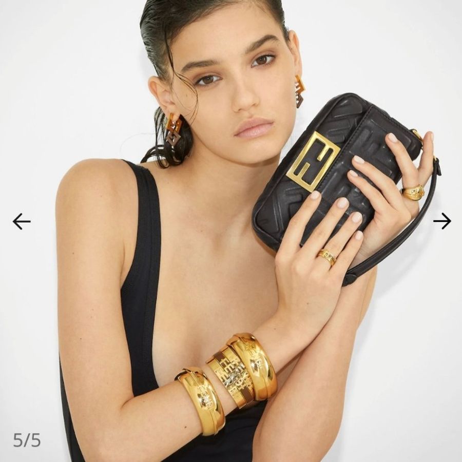 FENDI 新款迷你Baguette納帕軟皮包款-2