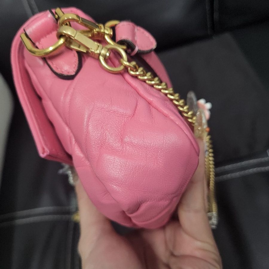FENDI 新款迷你Baguette納帕軟皮包款-17