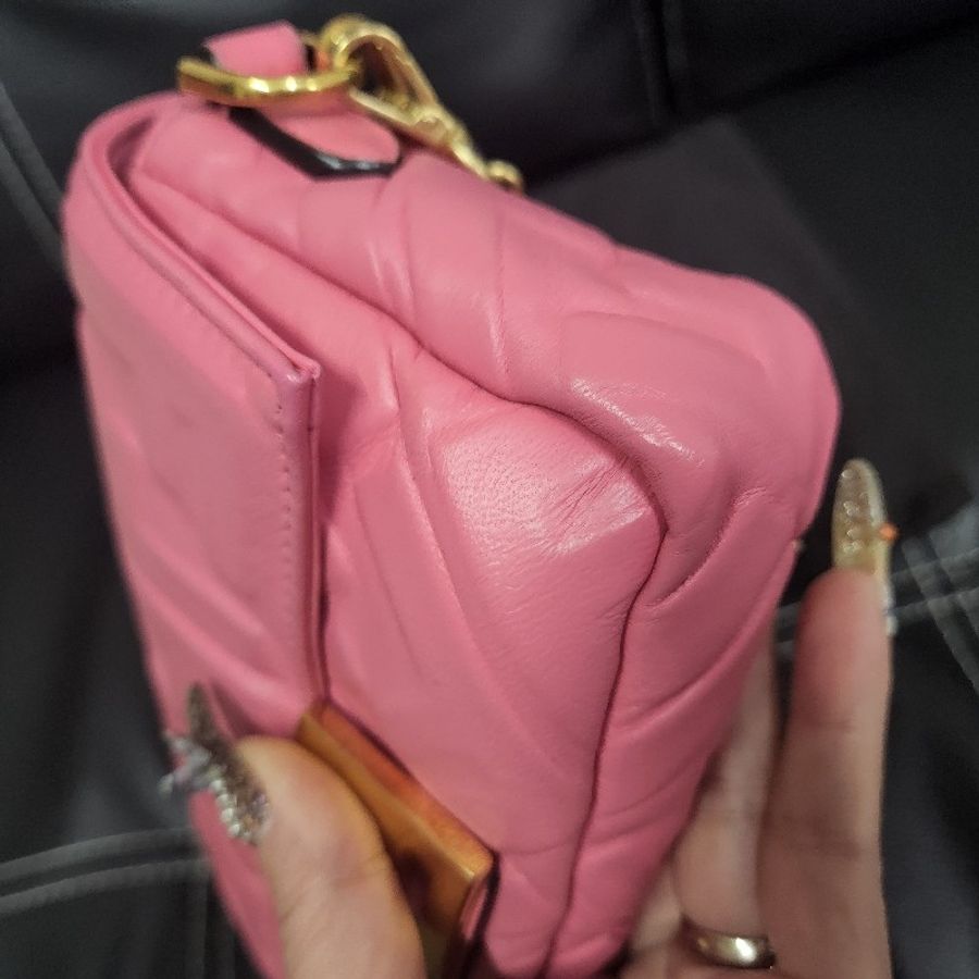 FENDI 新款迷你Baguette納帕軟皮包款-20