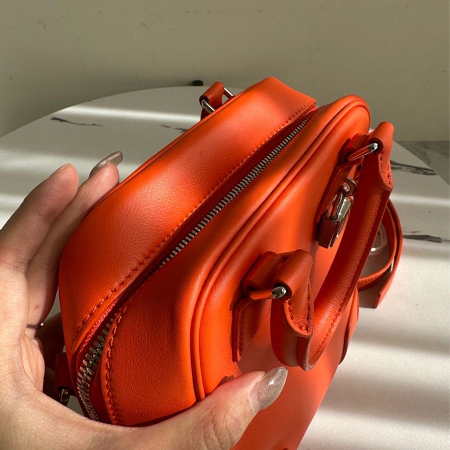 Loewe 質感真的很好 亮橘超好看 兩用包-7