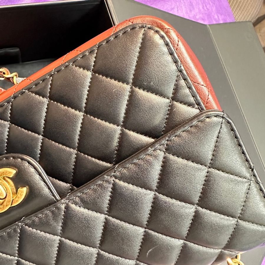 Chanel 黑拚勃根地紅牛皮菱格紋霧金釦皮穿鍊間斜背包AS2229-13