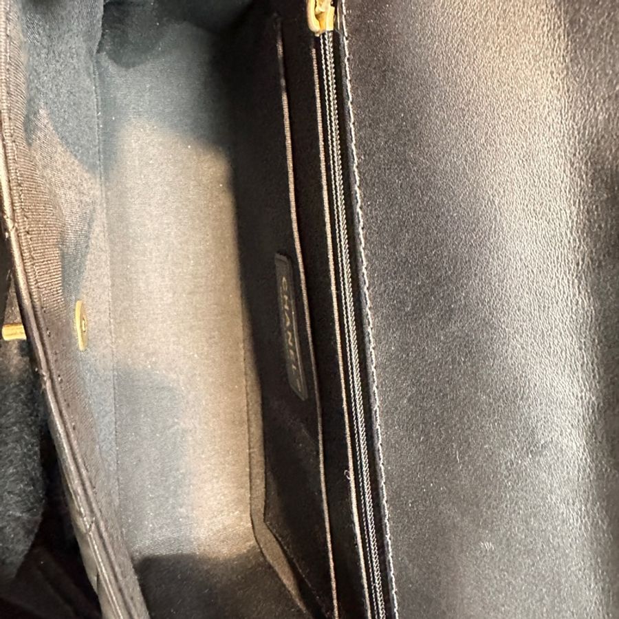 Chanel 黑拚勃根地紅牛皮菱格紋霧金釦皮穿鍊間斜背包AS2229-18