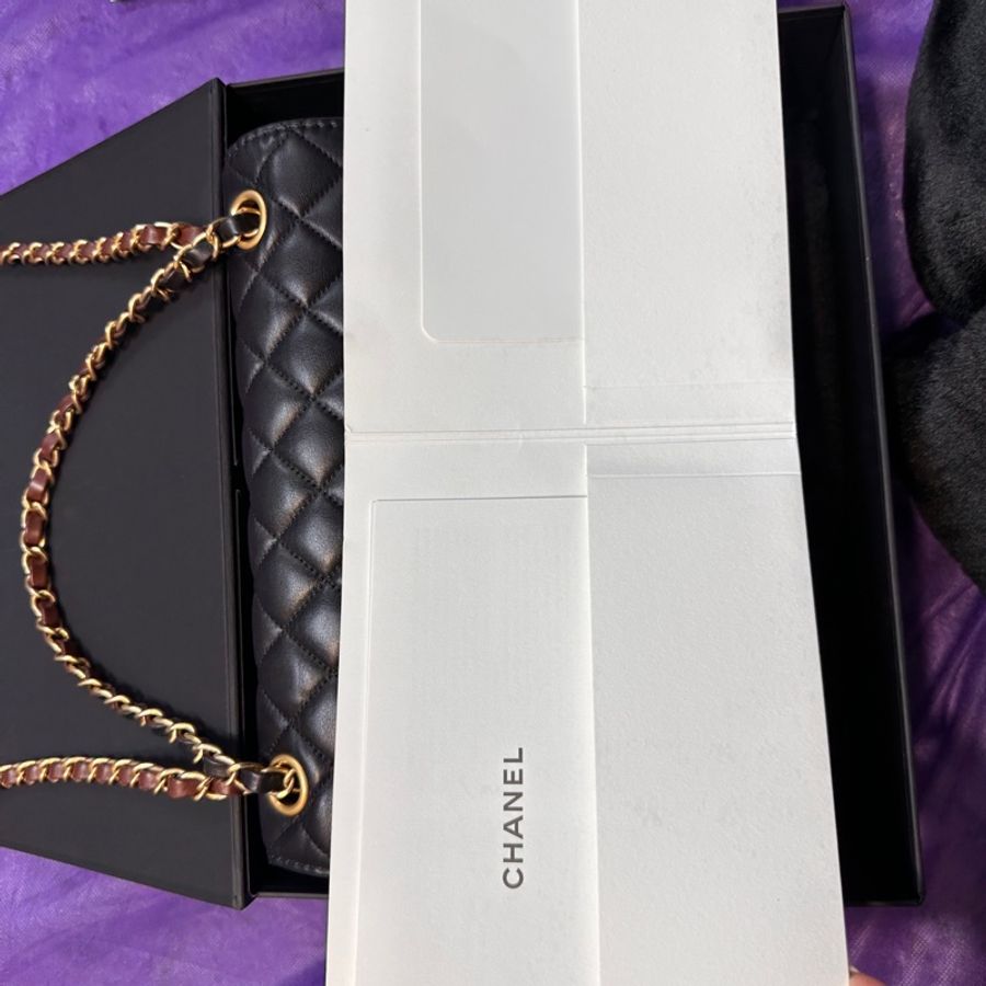 Chanel 黑拚勃根地紅牛皮菱格紋霧金釦皮穿鍊間斜背包AS2229-23