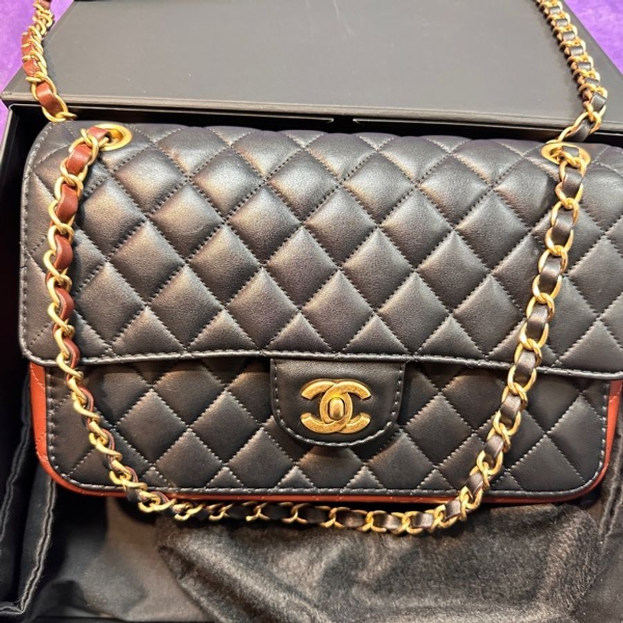 Chanel 黑拚勃根地紅牛皮菱格紋霧金釦皮穿鍊間斜背包AS2229-0
