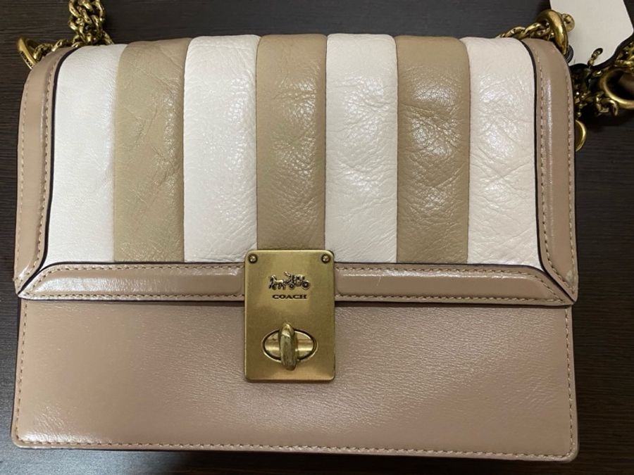 COACH 739 HUTTON 質感條紋皮革轉釦肩斜鏈包.褐白-0