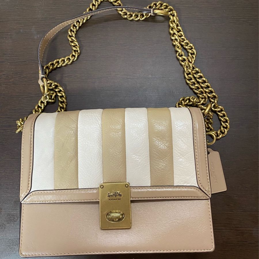 COACH 739 HUTTON 質感條紋皮革轉釦肩斜鏈包.褐白-9