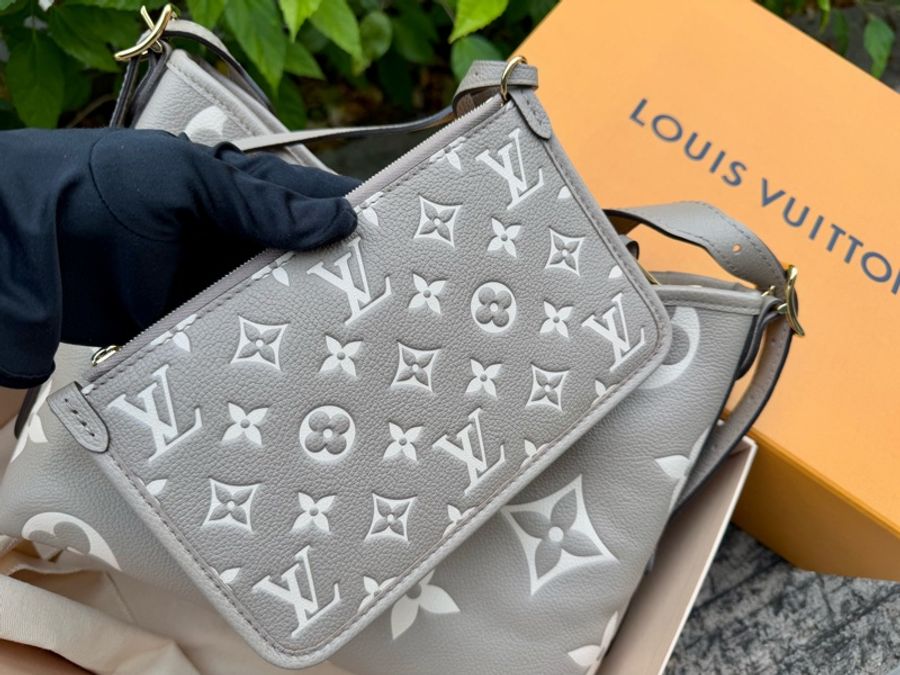 閒置新品Louis Vuitton全皮斑鳩灰奶茶色CarryAll PM斜背包M47180-18