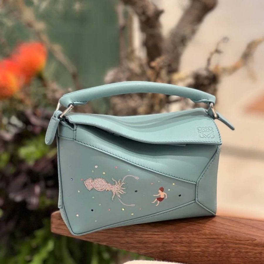 🌸2025春夏新品🌸Loewe X Suna Fujita Puzzle 花枝迷你包 納帕小牛皮 水藍色限定款-5