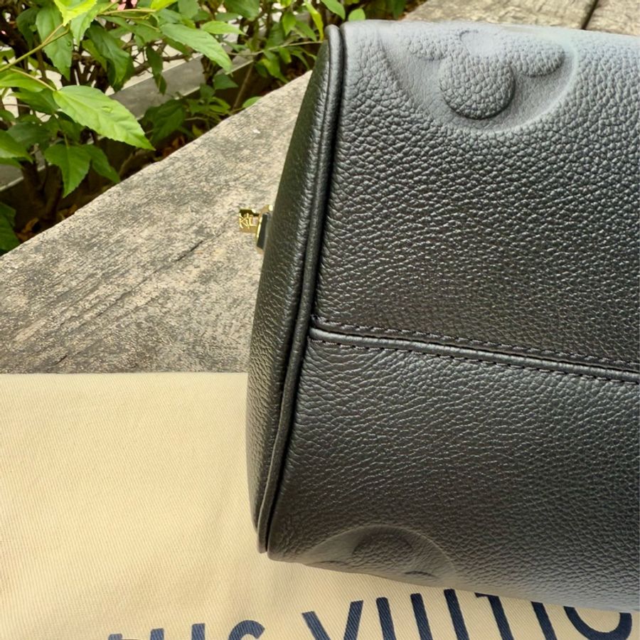 閒置新品Louis Vuitton全皮黑色壓紋Speedy Bandoulière 25斜背包M58951-5