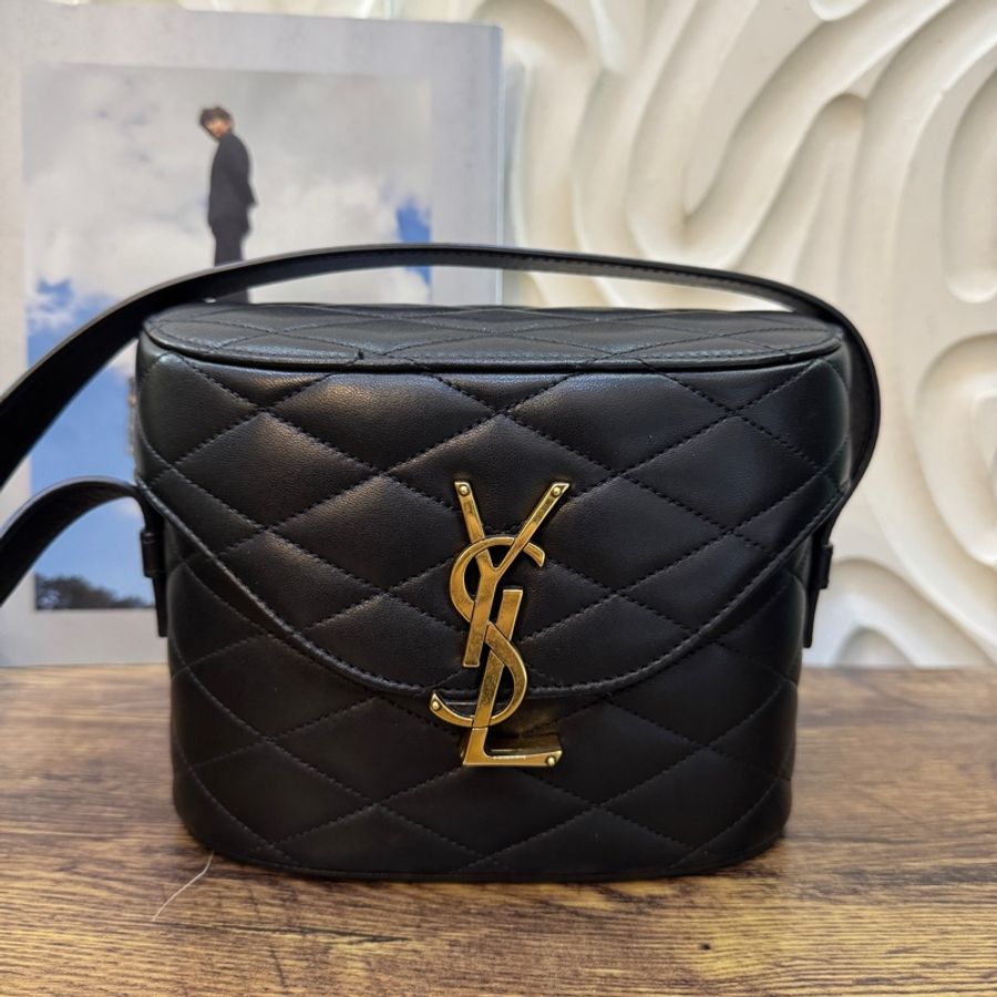 YSL June Box黑牛皮金釦斜背箱包-8