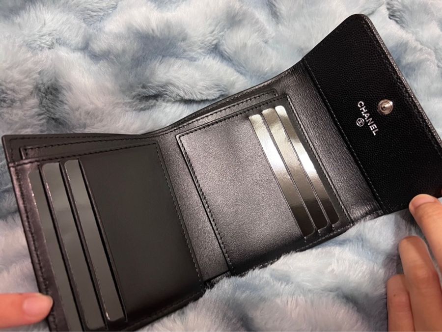 CHANEL BOY荔枝牛皮黑銀短夾-2