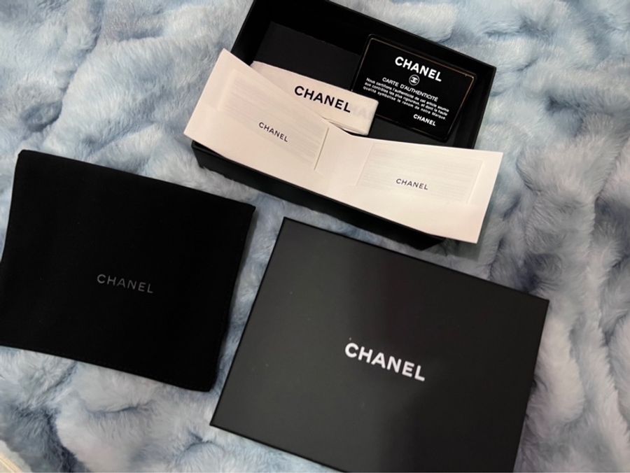 CHANEL BOY荔枝牛皮黑銀短夾-5