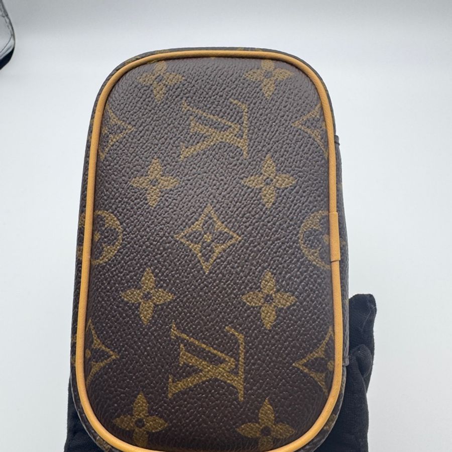 LV-經典原花M44495手提Mini化妝包-2