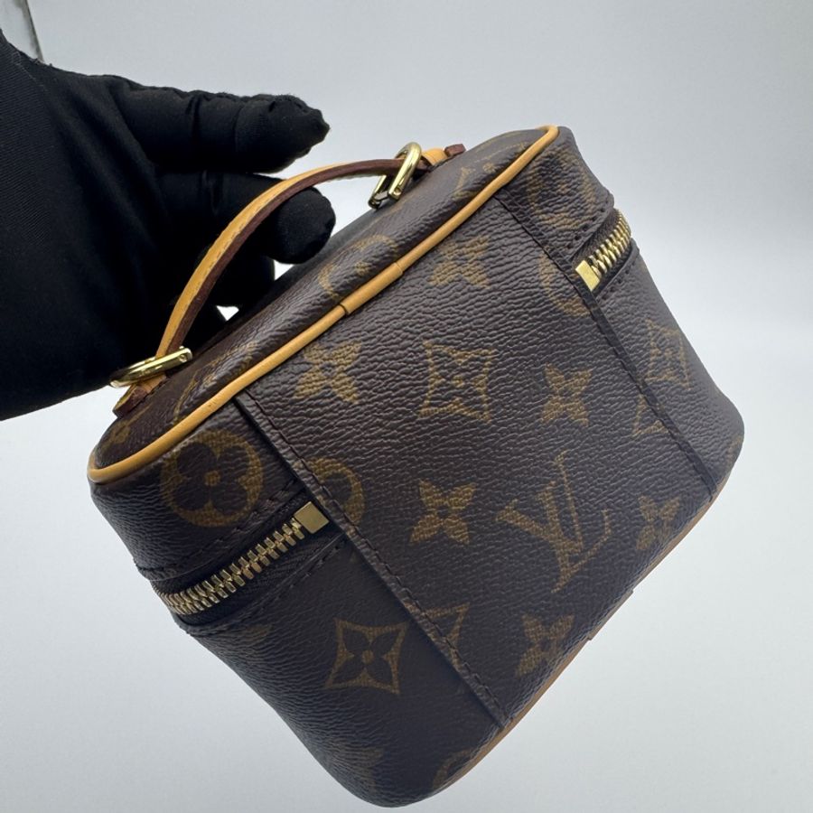LV-經典原花M44495手提Mini化妝包-3