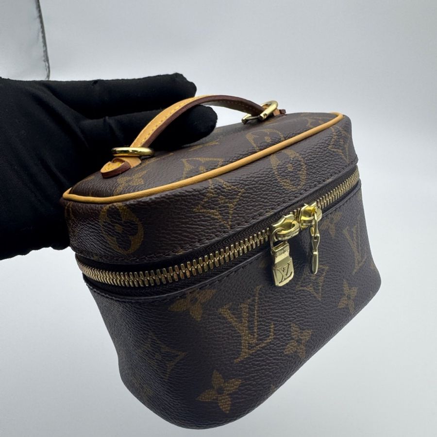 LV-經典原花M44495手提Mini化妝包-5