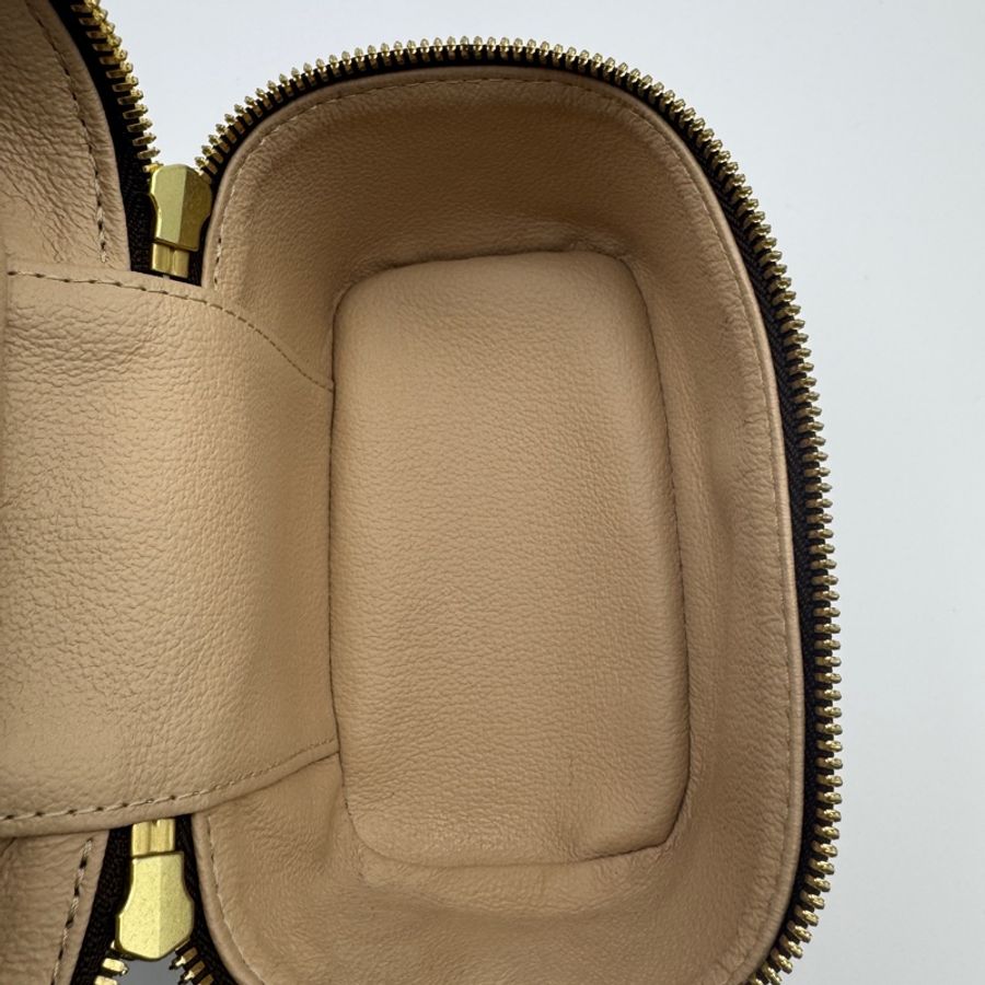 LV-經典原花M44495手提Mini化妝包-7