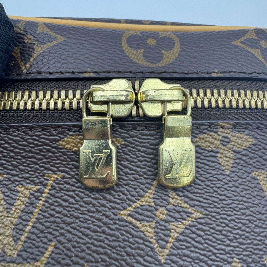 LV-經典原花M44495手提Mini化妝包-8