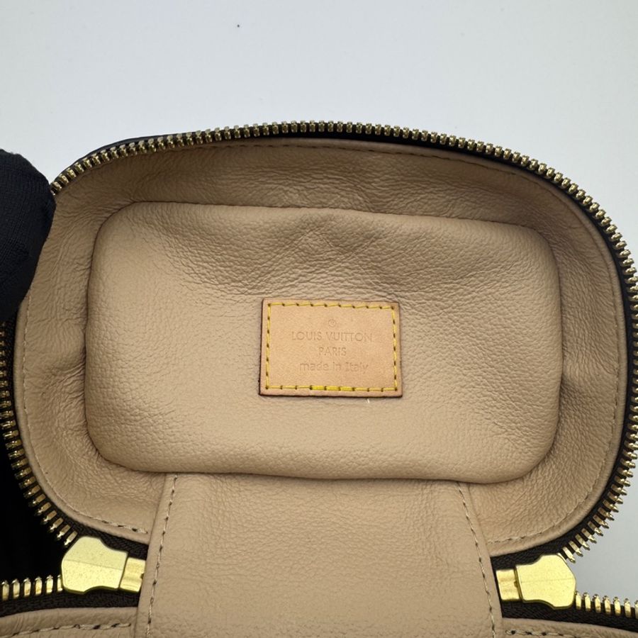 LV-經典原花M44495手提Mini化妝包-12
