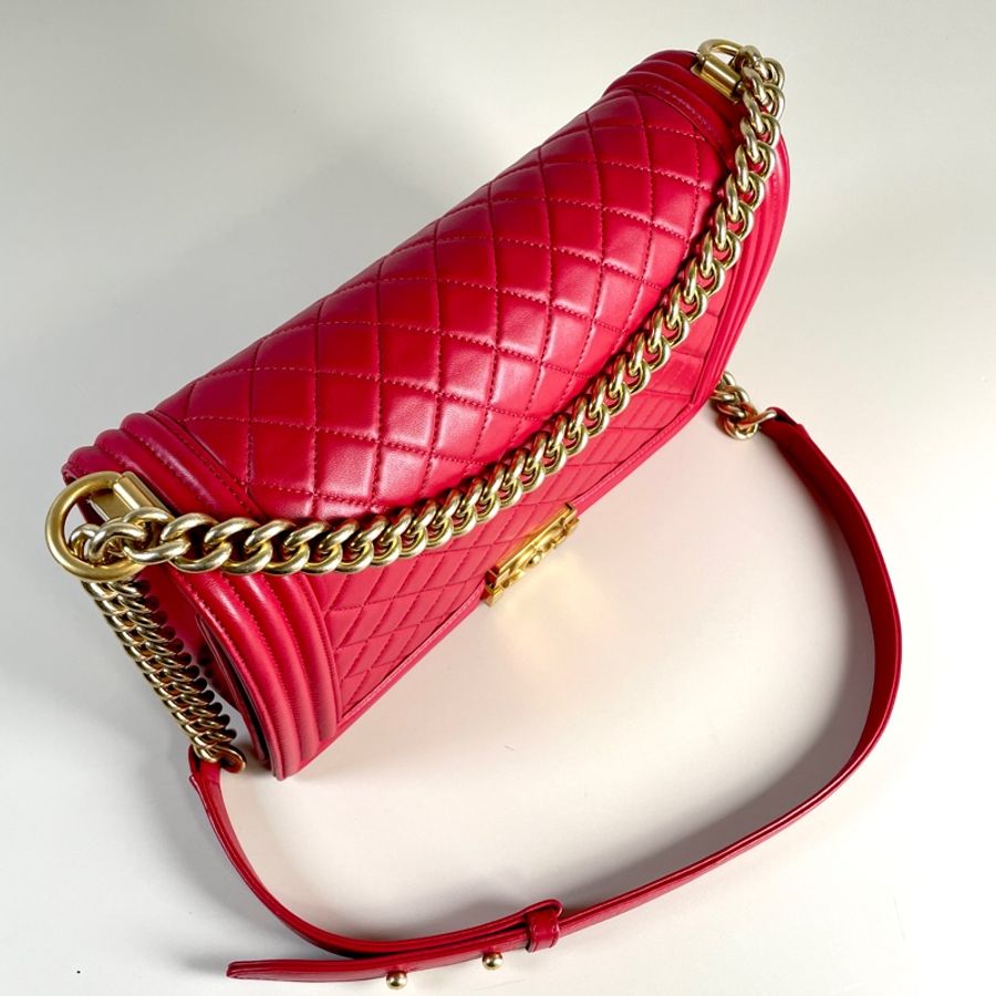 CHANEL BOY 28cm 絕版 紅色 菱格 小羊皮 霧金鍊 下蓋包 A92193-2