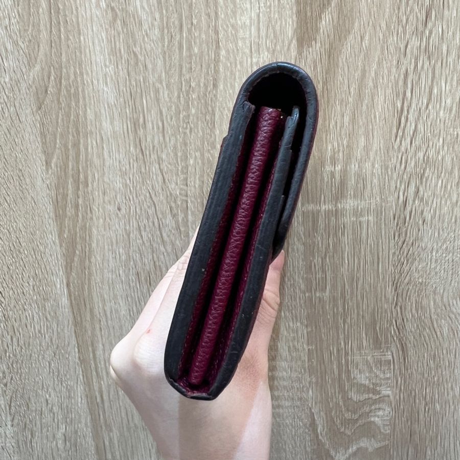 LV 紫紅牛皮壓紋Sarah長夾M62213-3