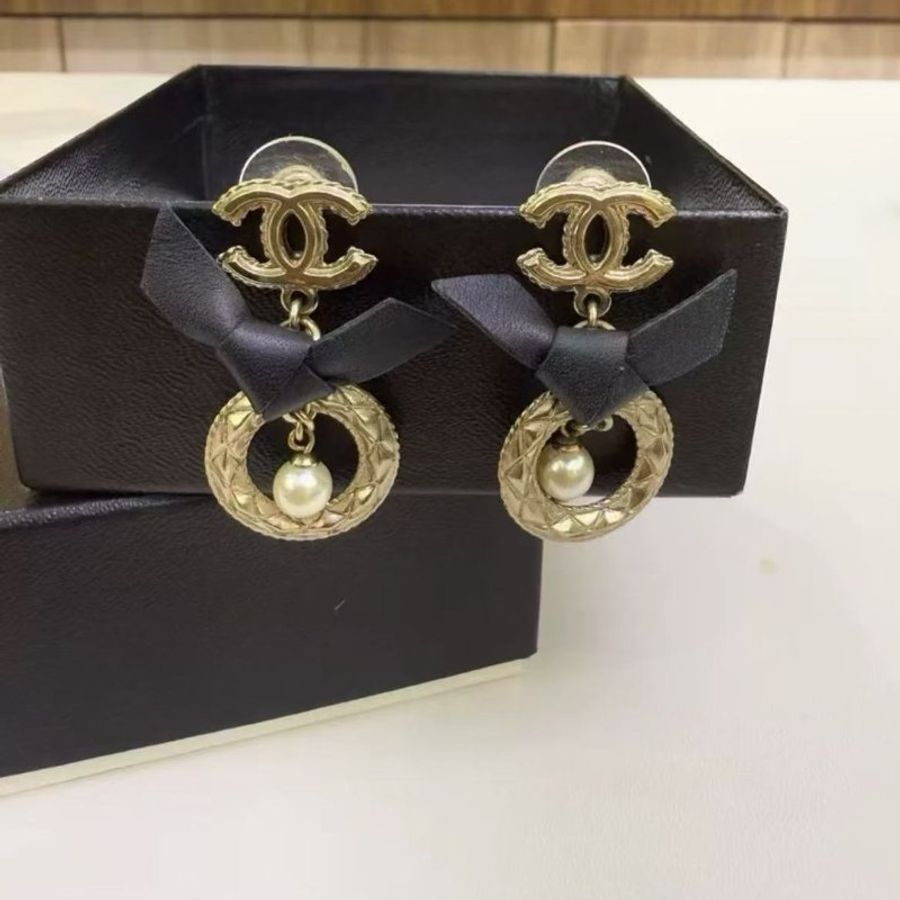 Chanel 新款 蝴蝶結珍珠雙c耳環 很新-5