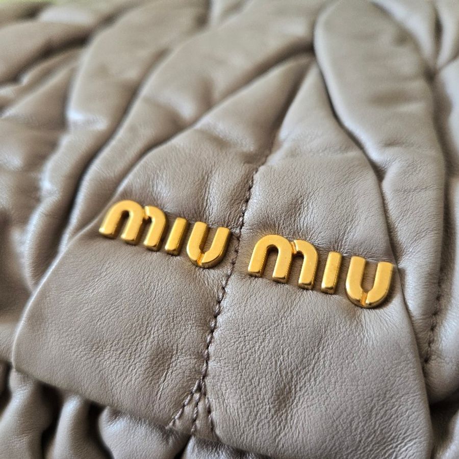 Miu Miu Matelassé 手袋 皮革-27