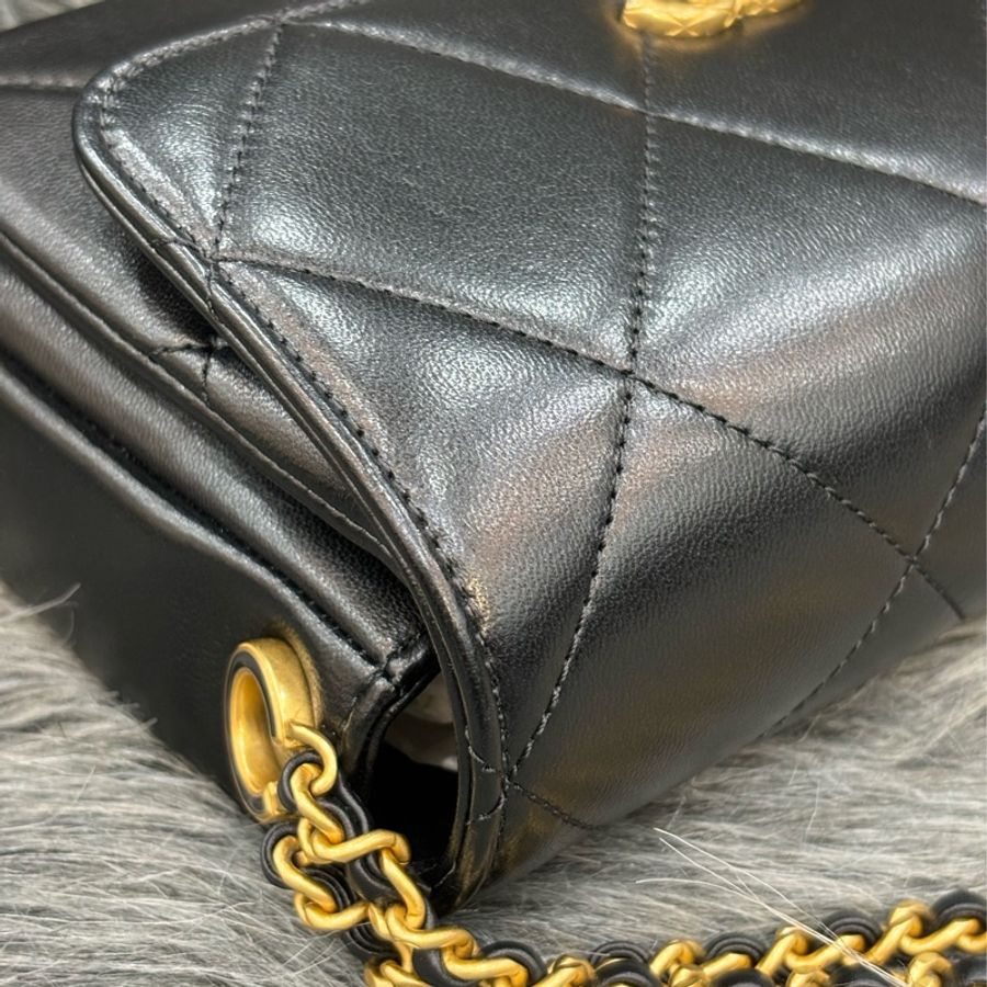 CHANEL AS4862 mini coco 18 黑色羊皮黑色琺瑯LOGO雙C金鍊 肩背包 斜背包 方胖 方胖子-10