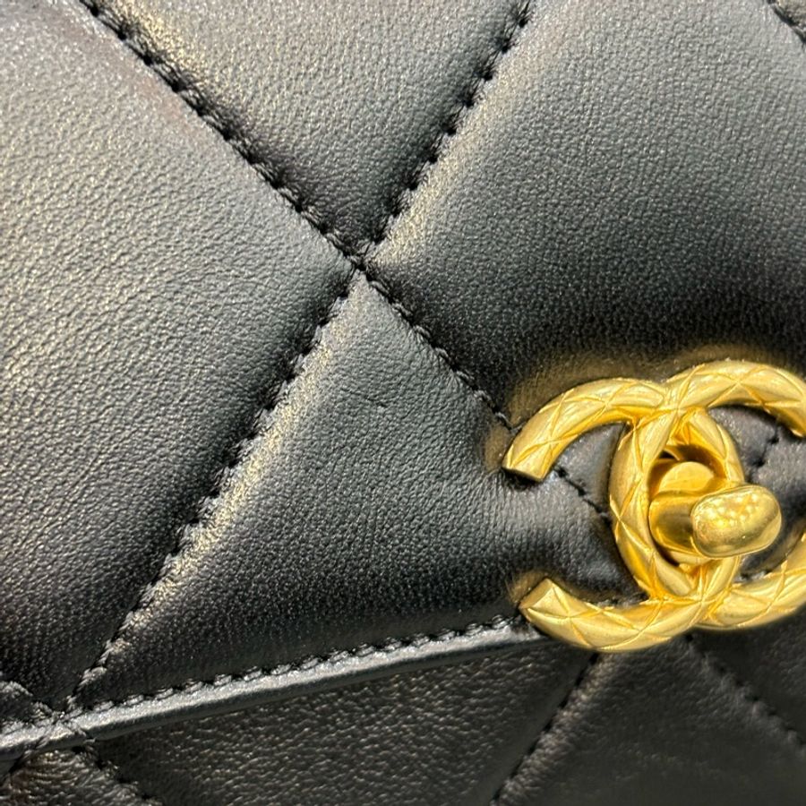 CHANEL AS4862 mini coco 18 黑色羊皮黑色琺瑯LOGO雙C金鍊 肩背包 斜背包 方胖 方胖子-16